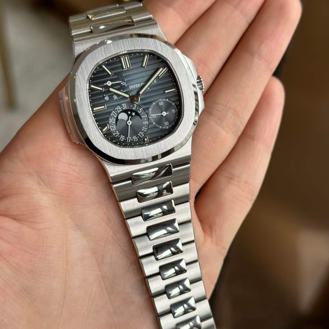 Patek Philippe 5712/1A-001 Nautilus