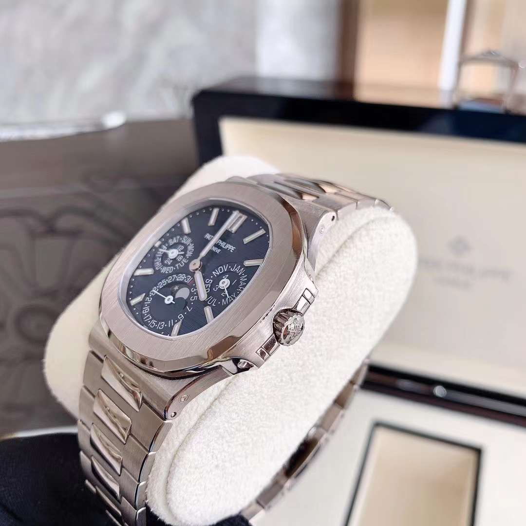 Patek Philippe 5740/1G-001 Nautilus