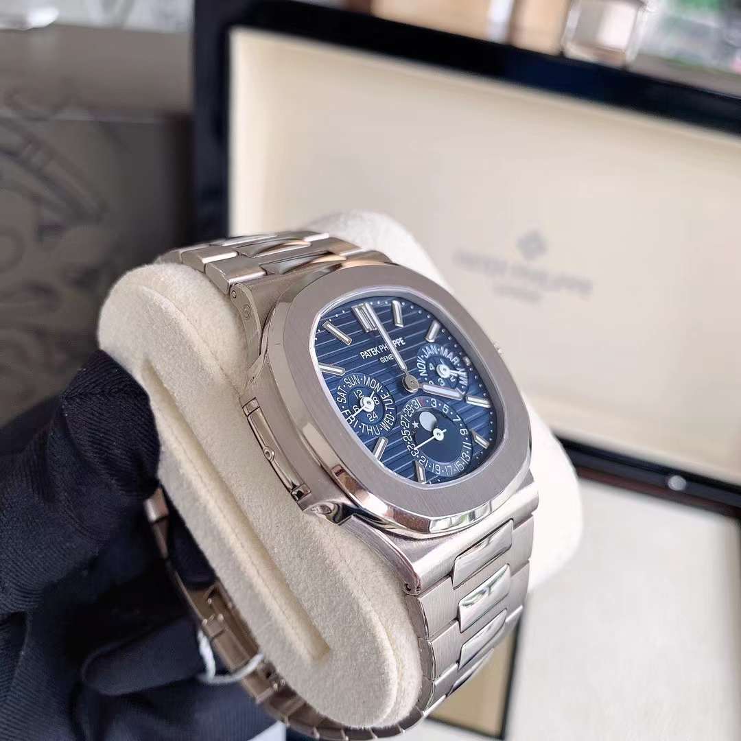 Patek Philippe 5740/1G-001 Nautilus